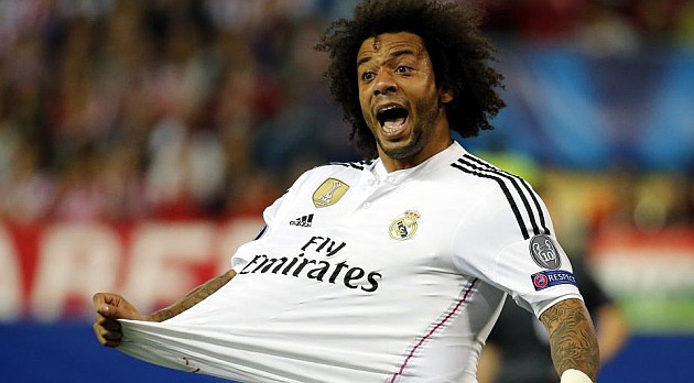 Marcelo một cái cúi đầu “câu” 2 thẻ vàng
