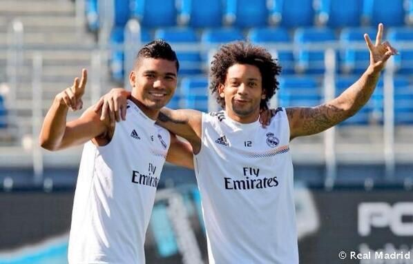 Marcelo tâng bóng nhí nhố cùng đồng đội