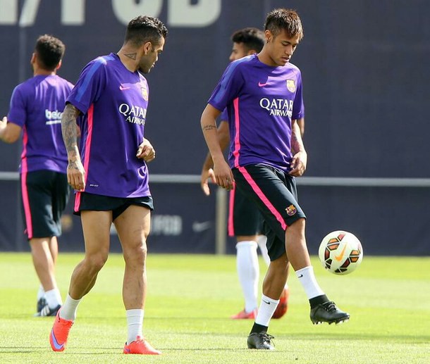 Neymar trình diễn kỹ thuật freestyle trên sân tập