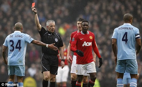 Những gam màu nóng trong trận derby Manchester