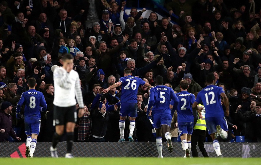 Những pha bóng ngẫu hứng nhất vòng 22 Premier League