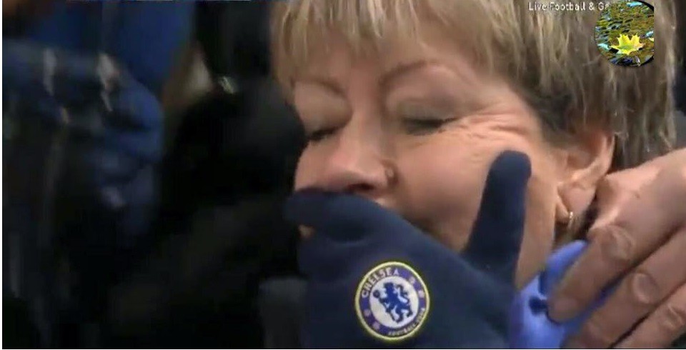 Nỗi buồn thấu tim của nữ CĐV Chelsea