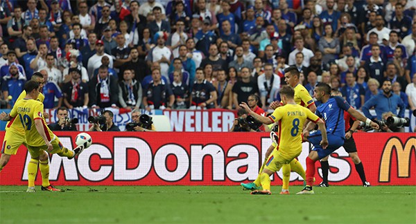 Pháp 2-1 Romania: Người hùng Payet