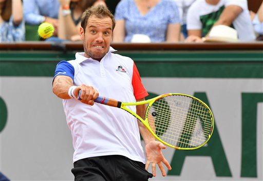 Video: Richard Gasquet “chém bóng” hay nhất ngày 8 Roland Garros