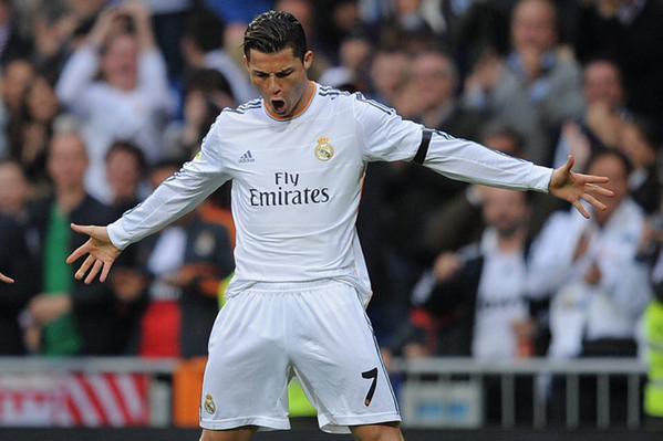 Ronaldo khoe kỹ năng tâng bóng tennis tại Trung Quốc