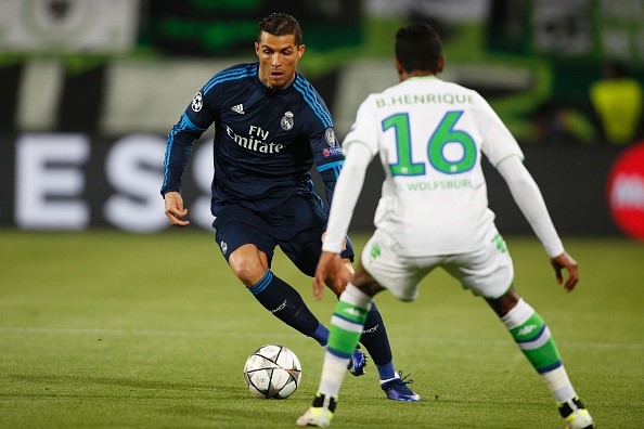Ronaldo tức sôi máu vì bị đối phương phạm lỗi