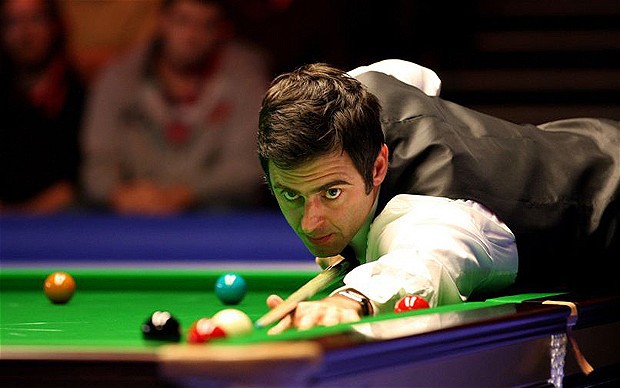 Ronnie O'Sullivan “dọn bàn” sau một cơ đánh