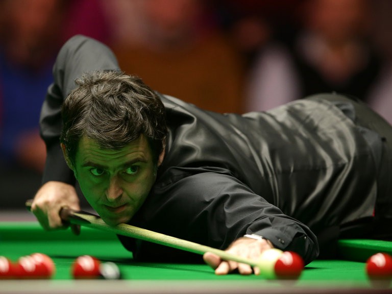 Ronnie O'Sullivan lại gây sốt với “một cơ đi cả bàn”