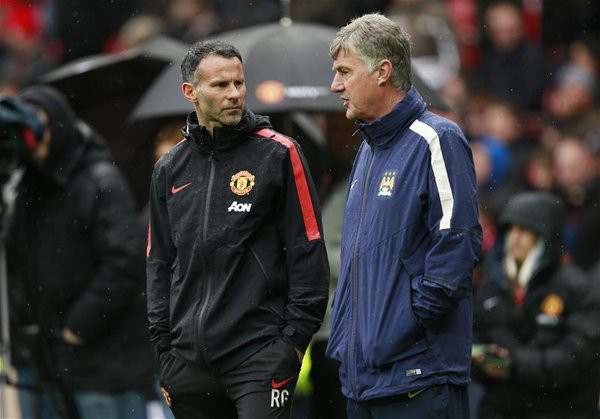 Ryan Giggs cố tình “chơi chiêu” với trợ lý của Pellegrini
