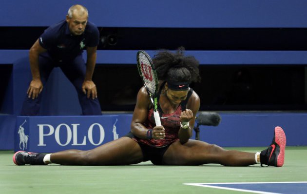 Serena Williams lại trổ tài “múa Ballet” trên sân tennis