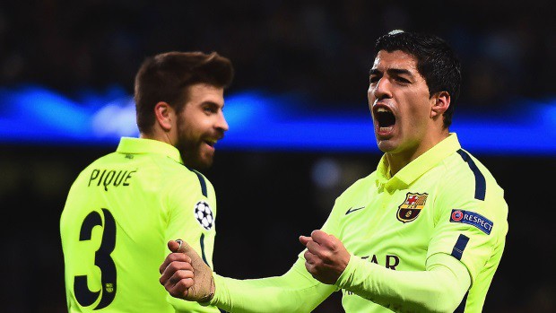 Suarez một chiêu hạ gục Pique