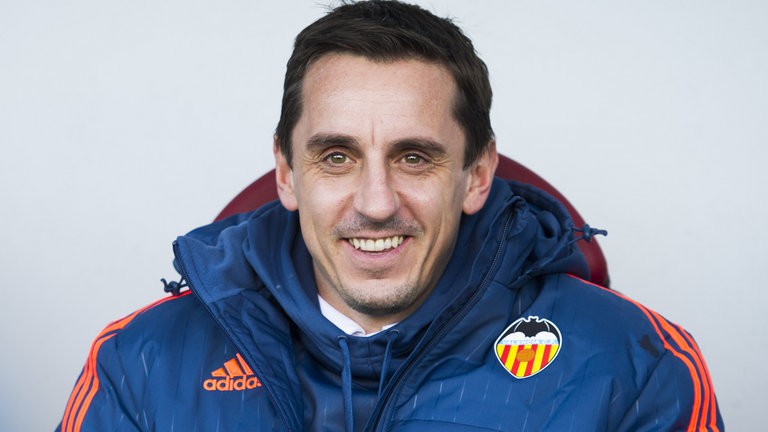 Thành tích thảm hại, CĐV Valencia xua đuổi Gary Neville