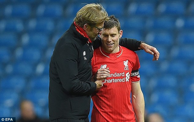 Thầy trò Klopp “tự tin” khiêu khích Wenger, Van Gaal trên phố