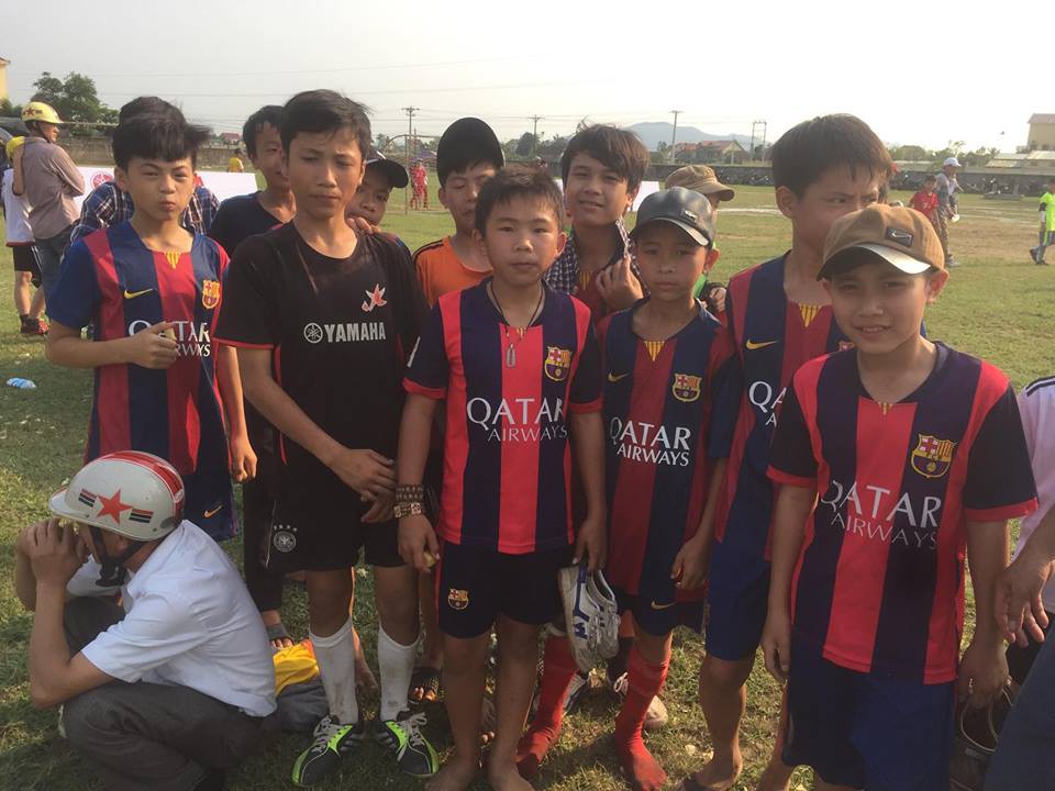 THCS Nghi Long đánh tennis trước THCS Nghi Kiều