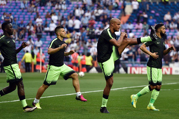 Thi đấu 10 phút, Kompany rời sân vì chấn thương