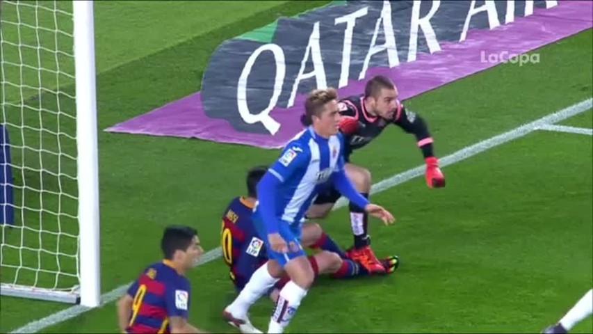 Thủ thành Espanyol chơi xấu không kém gì Diego Costa