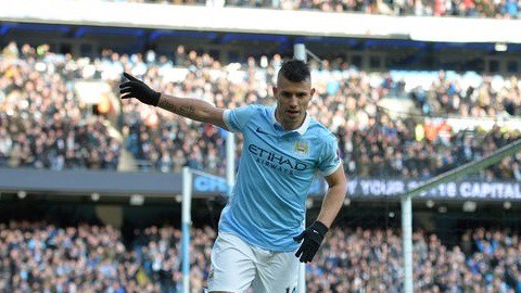 Tình huống qua người "vi diệu" của Kun Aguero