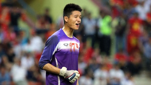 Tình huống tiền đạo U23 Australia gây hấn với Phí Minh Long