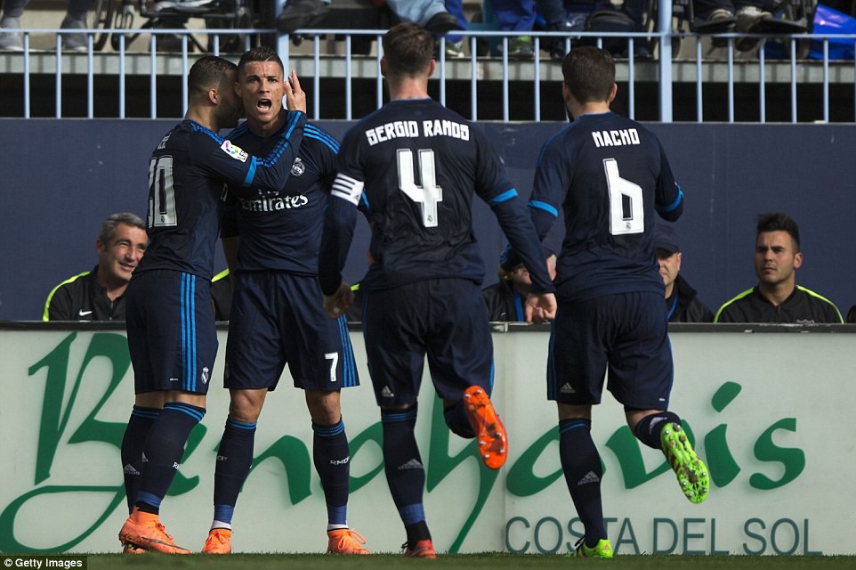 Trọng tài mắc sai lầm nghiêm trọng trong bàn thắng của CR7
