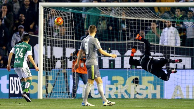 Tuyệt phẩm ngắt mạch chiến thắng của Zidane đẹp nhất vòng 21 La Liga