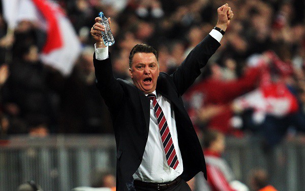 Van Gaal ăn mừng như điên sau khi M.U hạ đo ván Sheffield