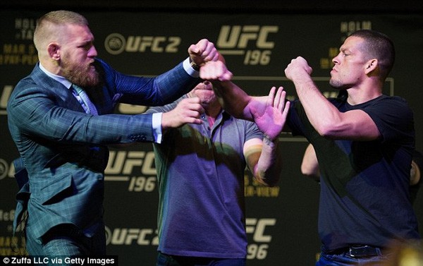 UFC 196: McGregor và Nate Diaz suýt tẩn nhau trong buổi họp báo