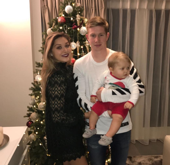 Kevin de Bruyne tận hưởng Giáng sinh cùng bạn gái và con gái Muôn kiểu tận hưởng nghỉ lễ của sao bóng đá