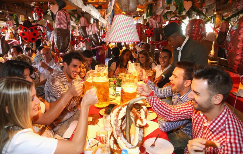 Cầu thủ c&oacute; thể thoải m&aacute;i uống rượu v&agrave; sex tại EURO 2016