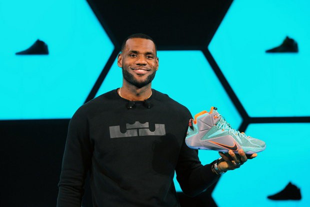 Lebron James là Đại sứ hình ảnh trọn đời của Nike Vì sao Nike ký hợp đồng trọn đời trị giá 1 tỷ bảng với Ronaldo?