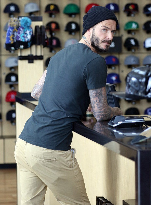Beckham &ldquo;g&acirc;y sự&rdquo; với paparazzi