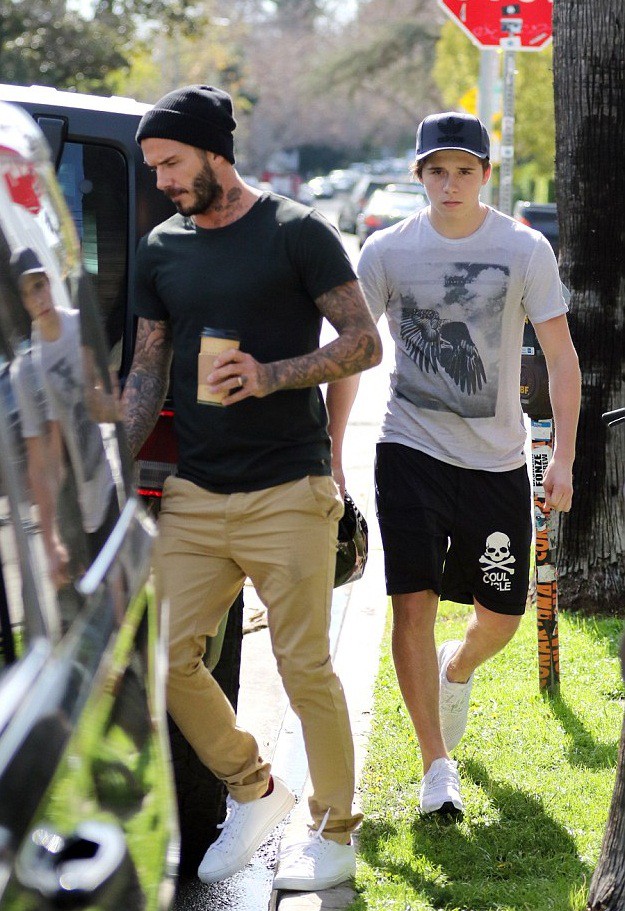 Beckham &ldquo;g&acirc;y sự&rdquo; với paparazzi