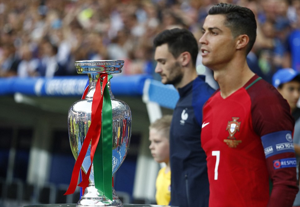 Những h&igrave;nh ảnh ấn tượng của lễ bế mạc v&agrave; trận chung kết EURO 2016