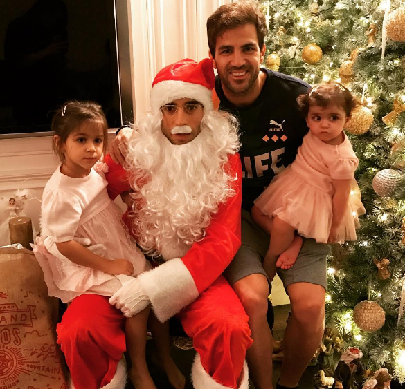 Flamini hóa trang thành ông già Noel đến thăm bạn cũ Cesc Fabregas Muôn kiểu tận hưởng nghỉ lễ của sao bóng đá