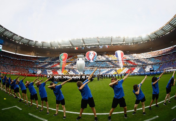 Những h&igrave;nh ảnh ấn tượng của lễ bế mạc v&agrave; trận chung kết EURO 2016