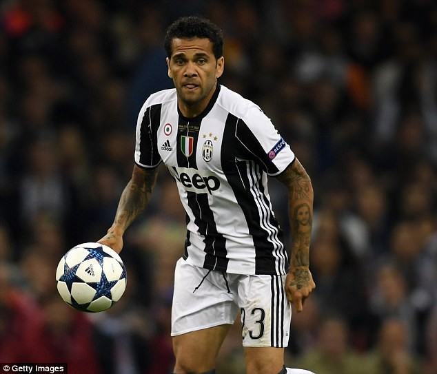 Alves sắp gia nhập Man City