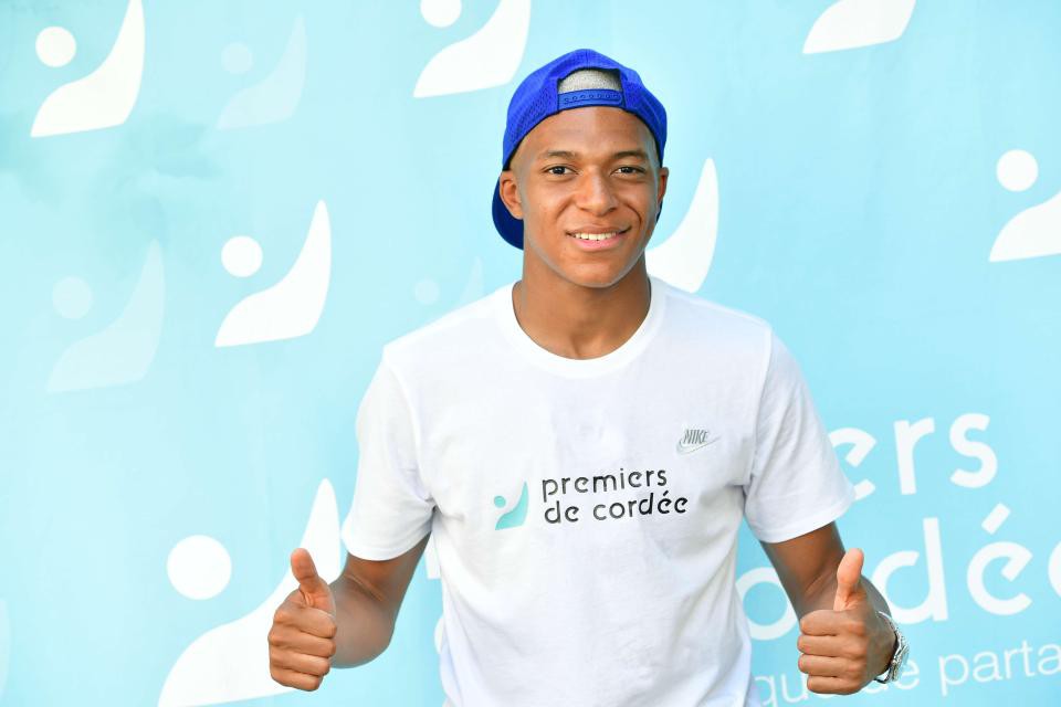 Mbappe sẽ không gia nhập PSG trong Hè 2017 Mbappe sẽ không gia nhập PSG trong Hè 2017