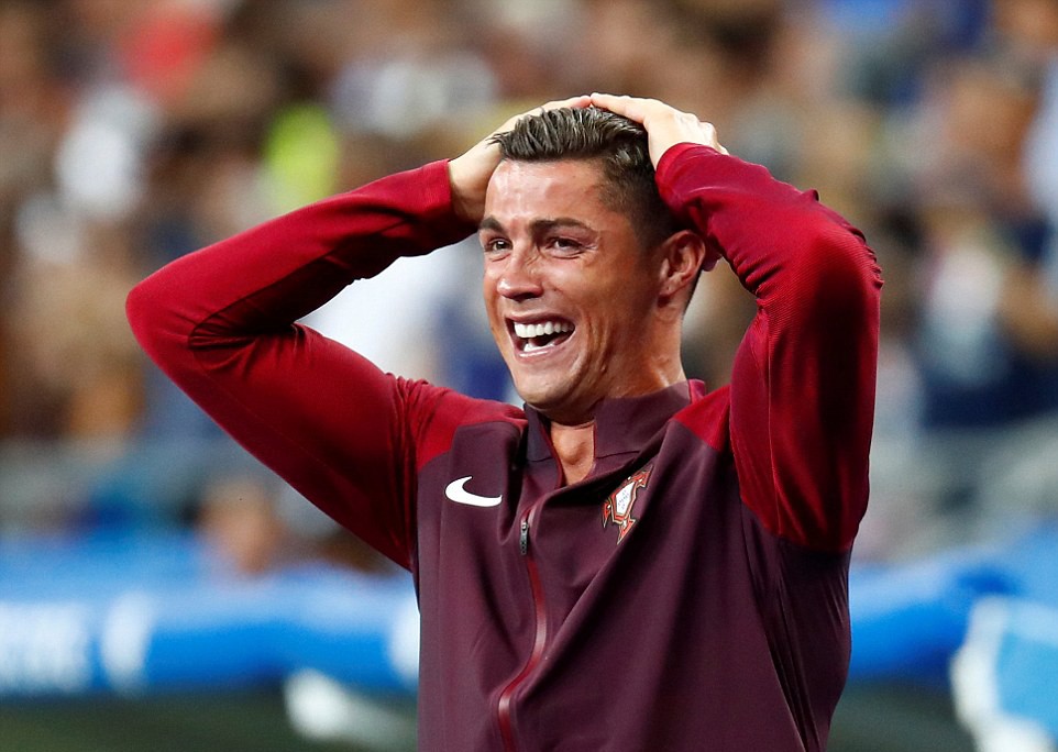 Những h&igrave;nh ảnh ấn tượng của lễ bế mạc v&agrave; trận chung kết EURO 2016