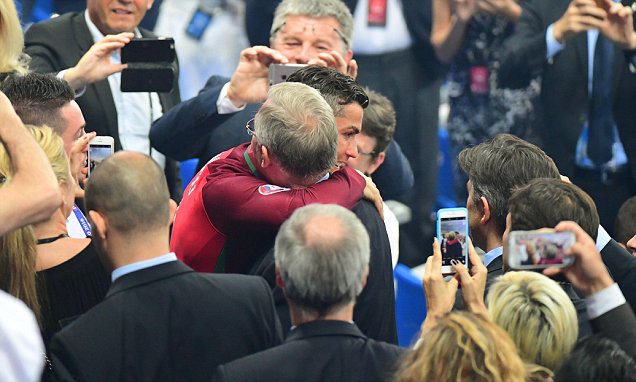 Những h&igrave;nh ảnh ấn tượng của lễ bế mạc v&agrave; trận chung kết EURO 2016