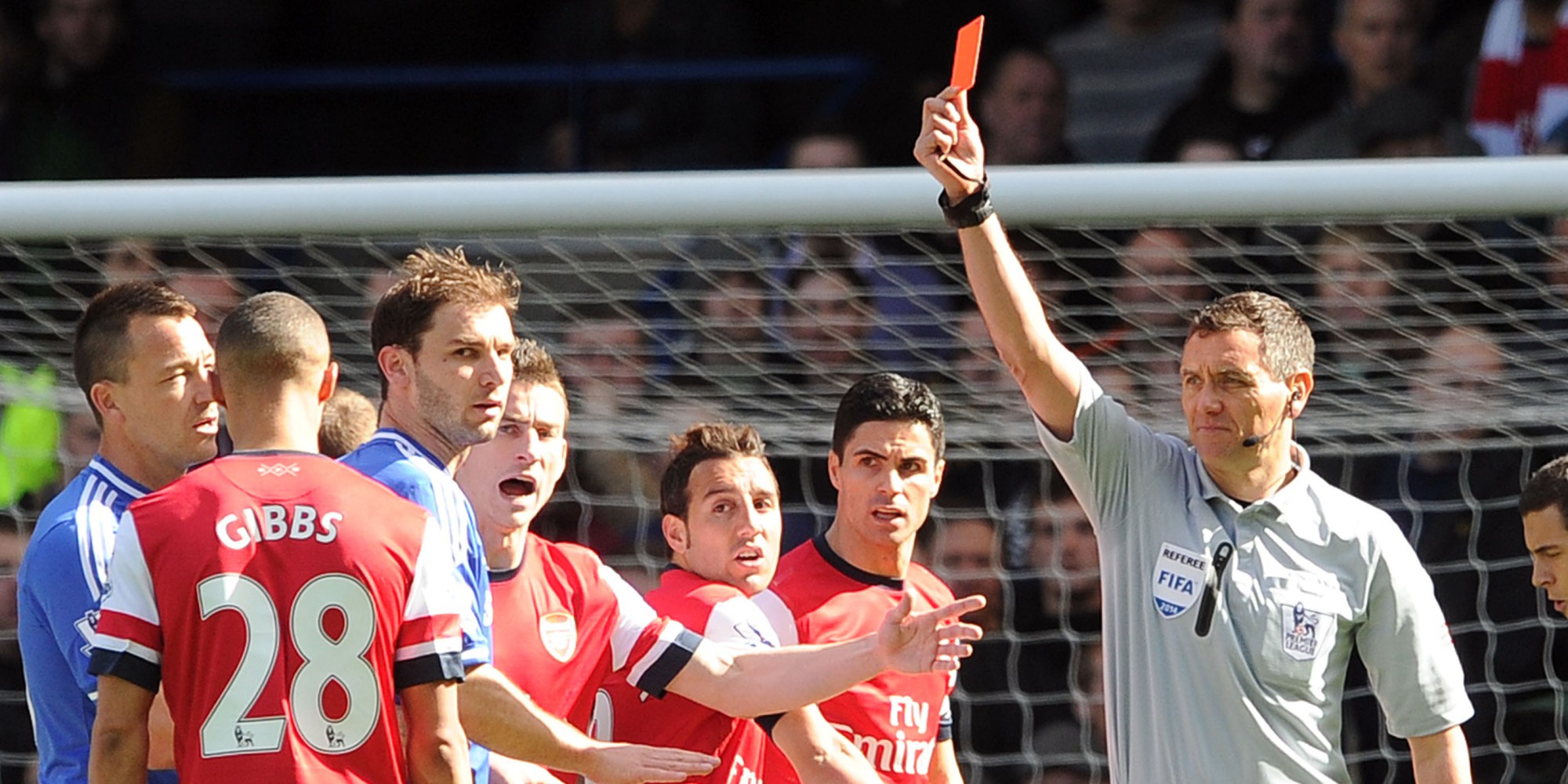 Trọng tài Andre Marriner phải xin lỗi Gibbs vì quyết định rút thẻ đỏ sai lầm vào năm 2014 Trọng tài Andre Marriner phải xin lỗi Gibbs vì quyết định rút thẻ đỏ sai lầm vào năm 2014