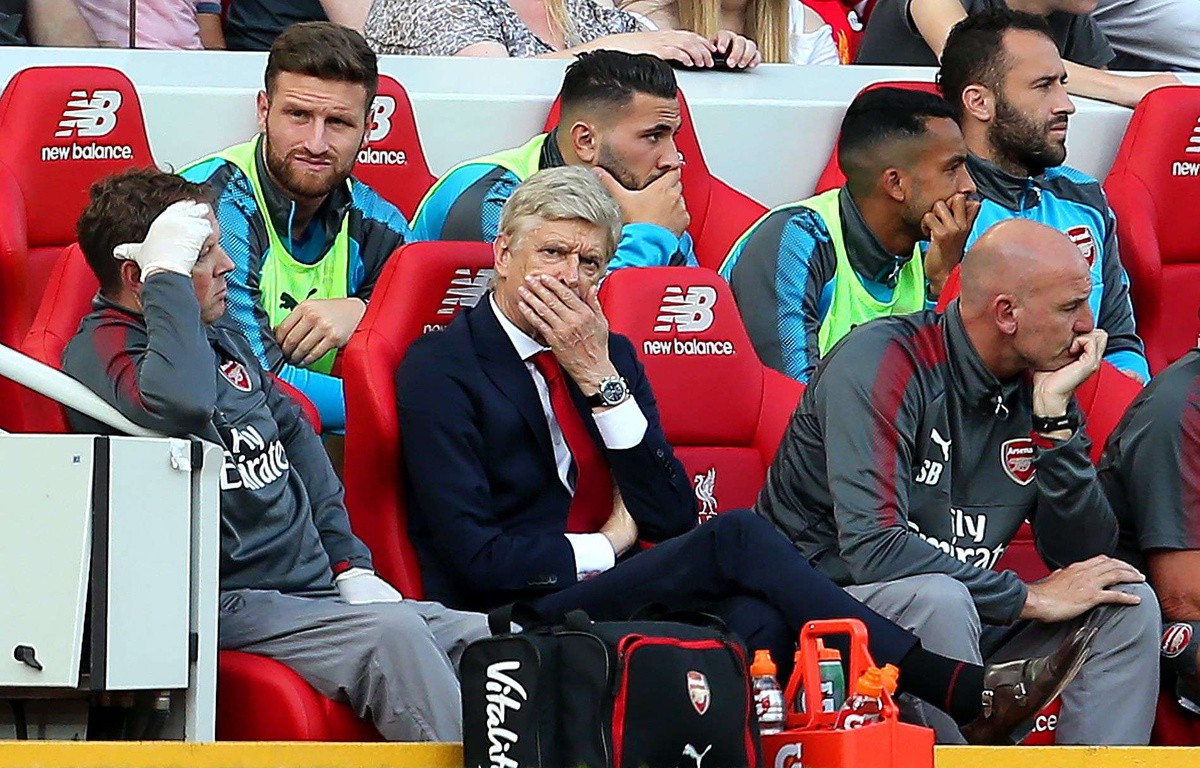 HLV Wenger bất lực nhìn Arsenal thất bại trước Liverpool HLV Wenger bất lực nhìn Arsenal thất bại trước Liverpool