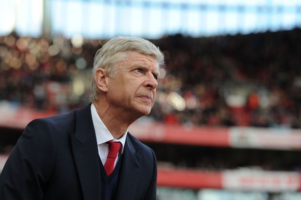 Arsenal thi đấu bết bát, Wenger vẫn được thưởng hợp đồng mới