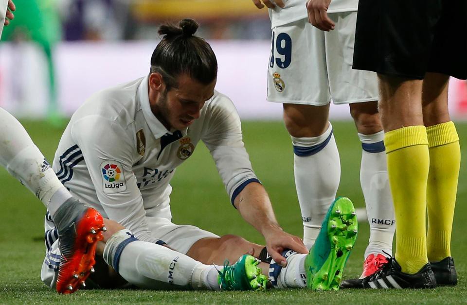 Bale phải rời sân ngay trong hiệp 1 trận Siêu kinh điển vì chấn thương Bale phải rời sân ngay trong hiệp 1 trận Siêu kinh điển vì chấn thương