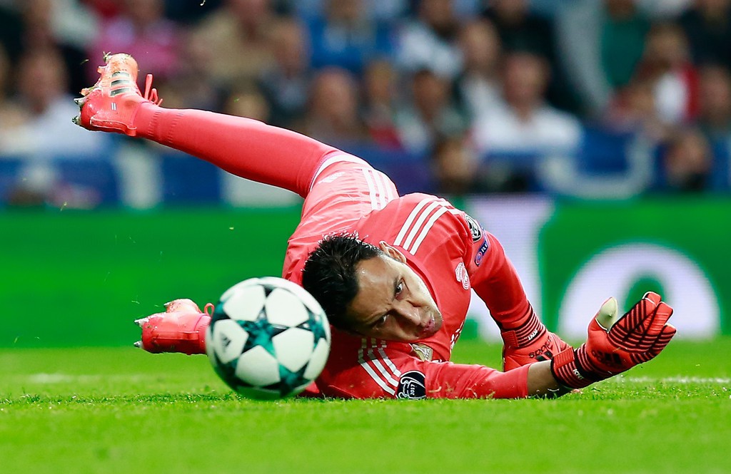 Tin bóng đá ngày 20/10: Sao Real Madrid tái phát chấn thương