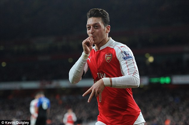Bản tin sáng 13/05: Arsenal muốn dùng lương khủng trói Oezil
