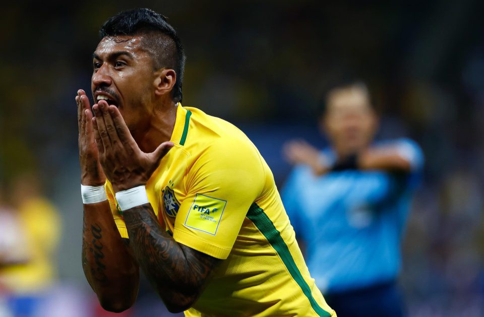 Barca, Bayern săn đón sao Brazil sắp mất việc vì quảng cáo với… diễn viên phim đen