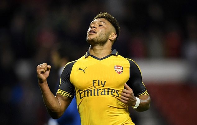 Chamberlain vẫn chưa gia hạn hợp đồng với Arsenal Chamberlain vẫn chưa gia hạn hợp đồng với Arsenal