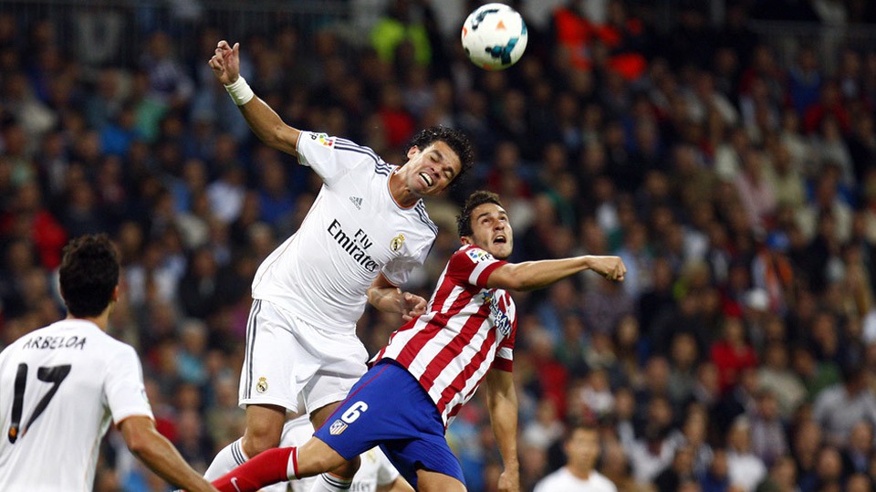Atletico "thấp bé nhẹ cân" hơn kình địch Real