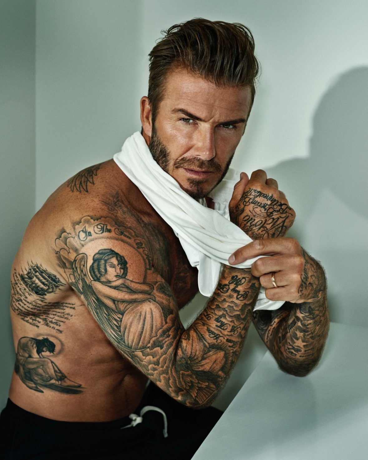 Chân dung Beckham đắt ngang siêu xe