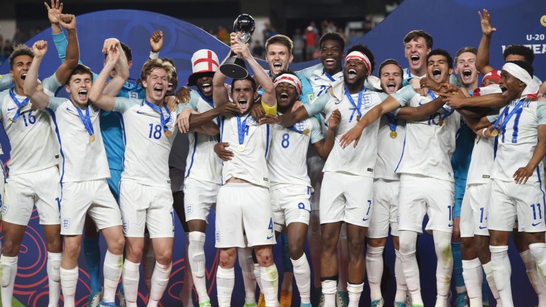 U20 Anh vô địch thế giới và... làm "vật trang trí" ở Premier League?