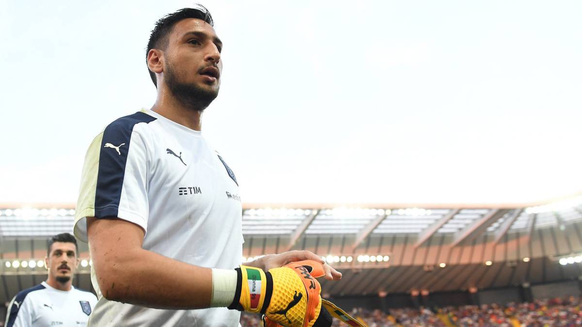 Gianluigi Donnarumma đang c&oacute; tương lai bất định